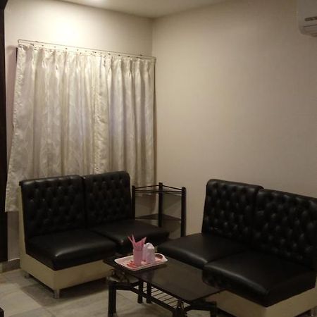 Continental Lodge Ingraj Bazar Buitenkant foto