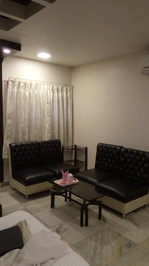Continental Lodge Ingraj Bazar Buitenkant foto