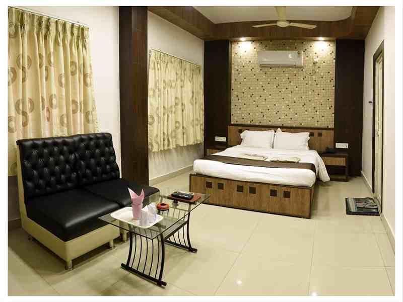 Continental Lodge Ingraj Bazar Buitenkant foto